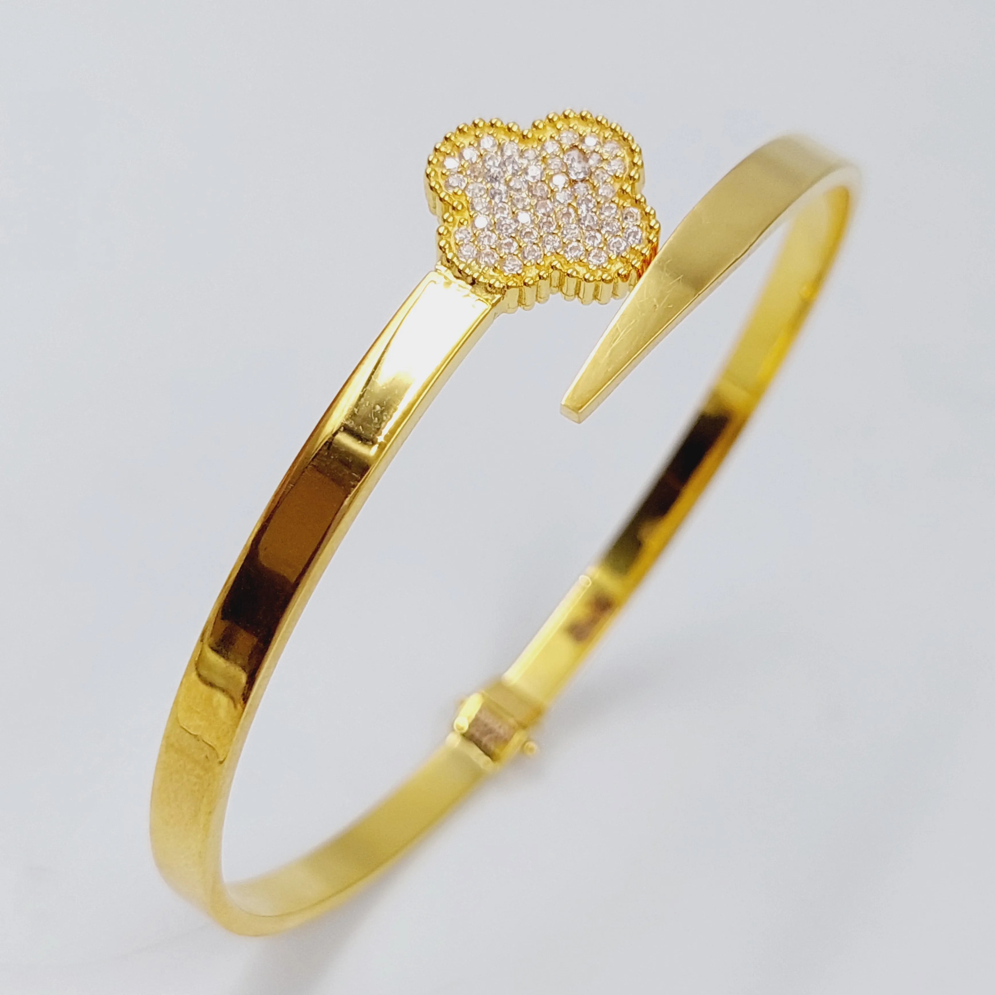 21K Nailing Clover Bracelet