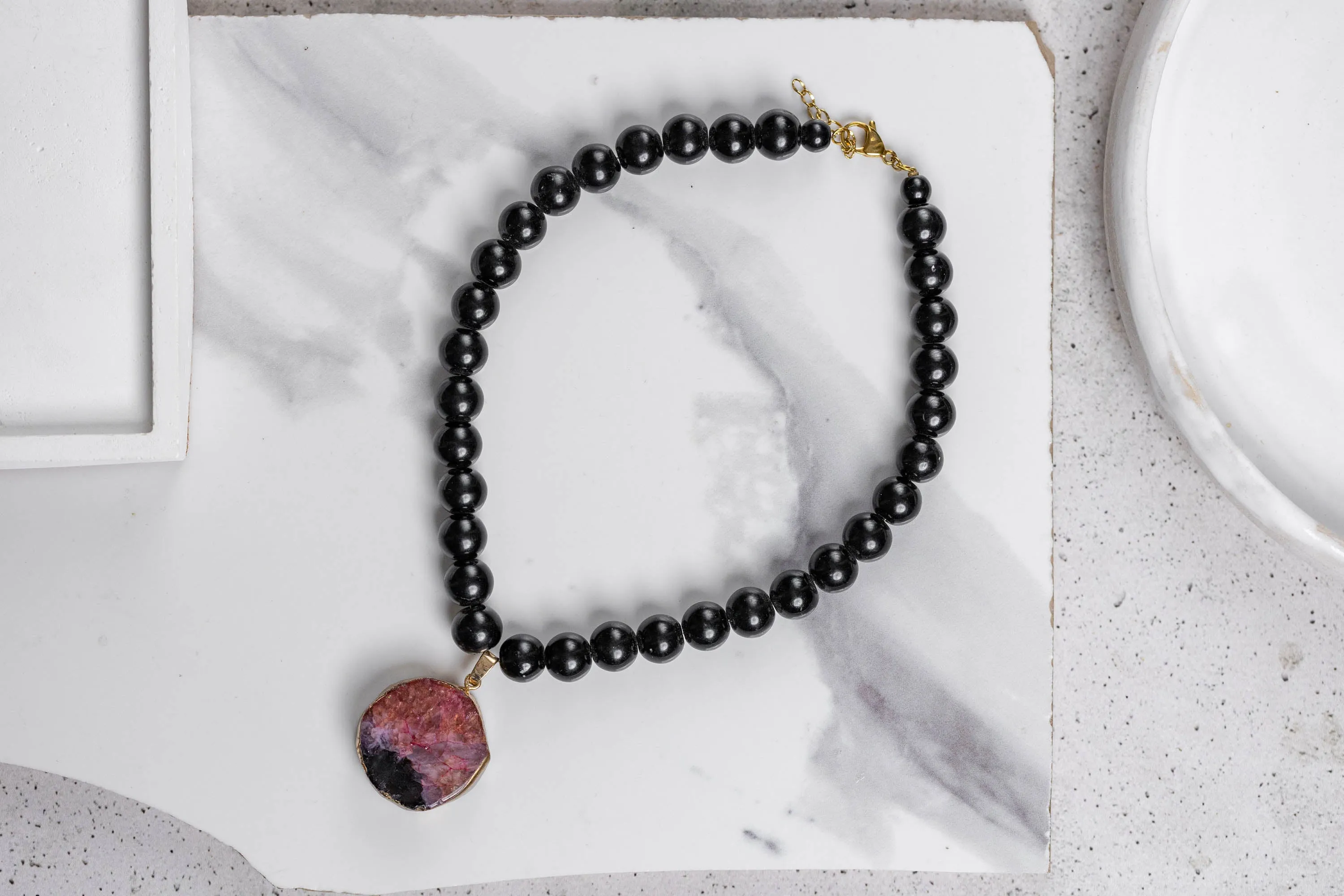 Black pearls and an agate stone