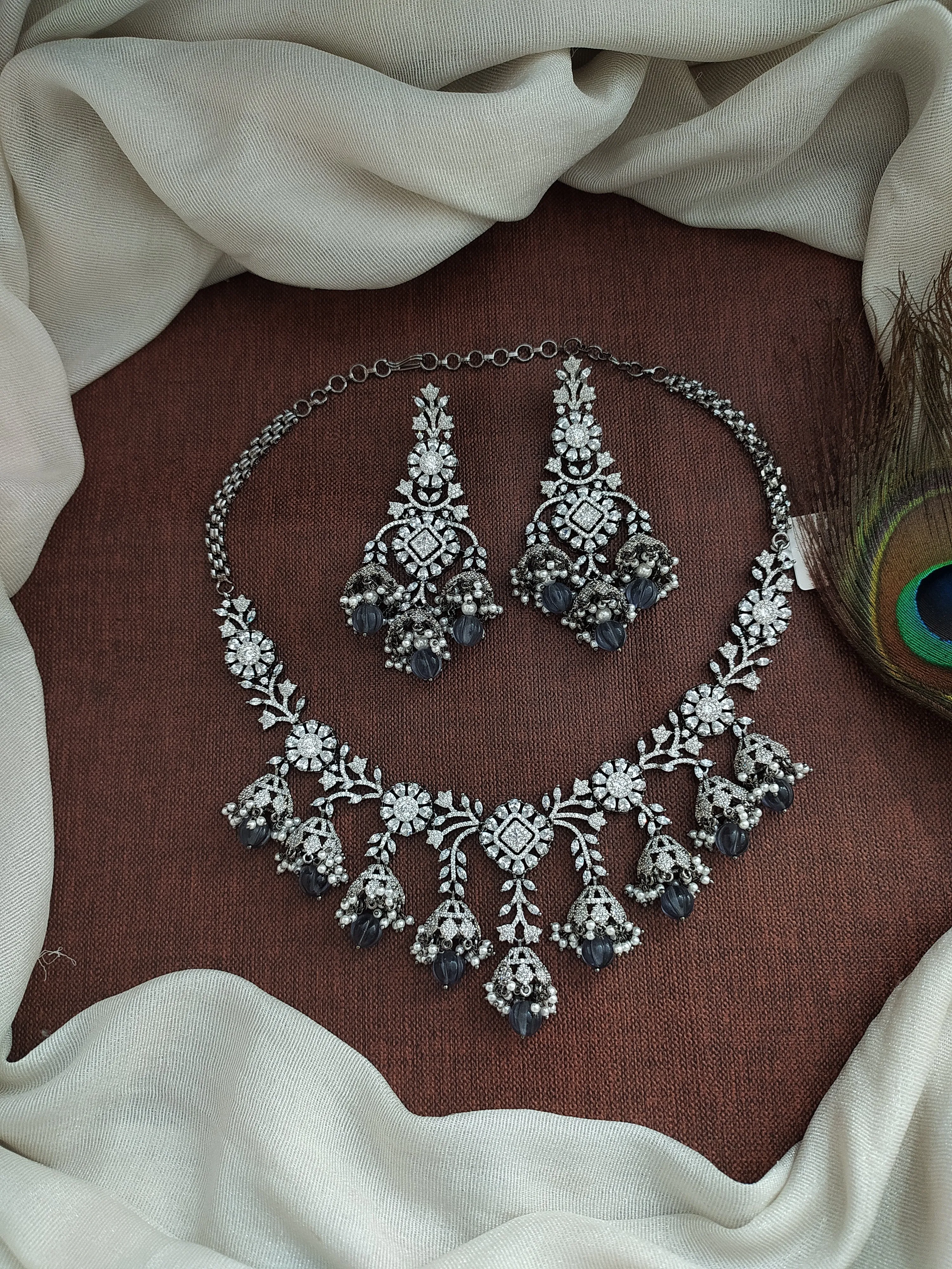 Black Rhodium Zircon Victorian Necklace Set with Floral Design