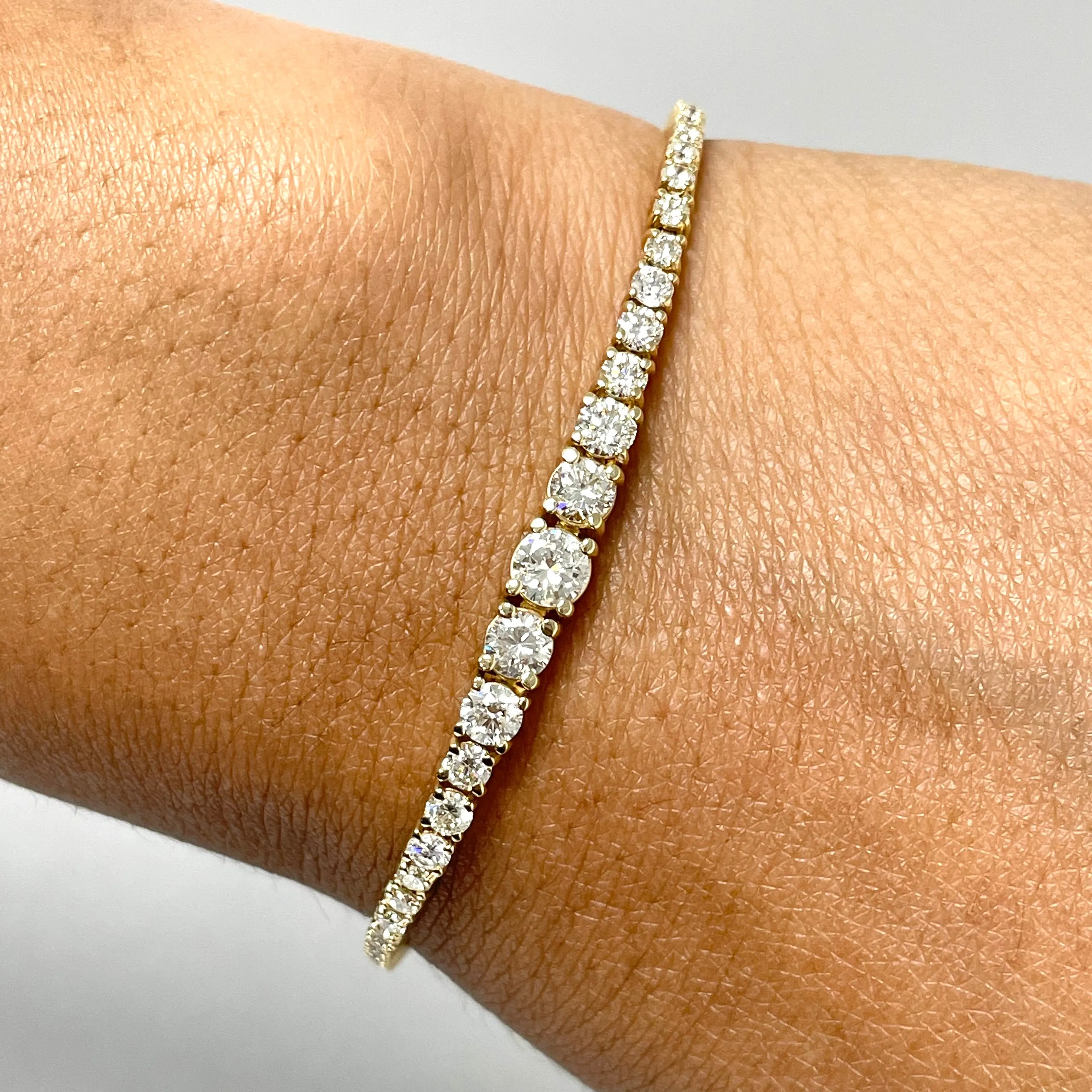 Graduated Bolo Diamond Tennis Bracelet (2.78 ct Diamonds) in Yellow Gold