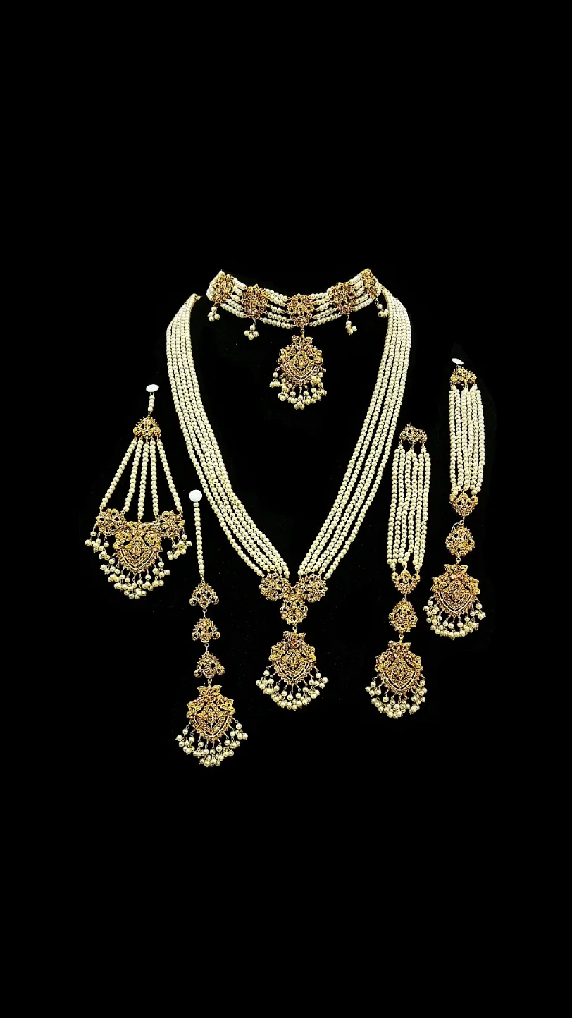 Hyderabadi Jadau Kundan Bridal Set.