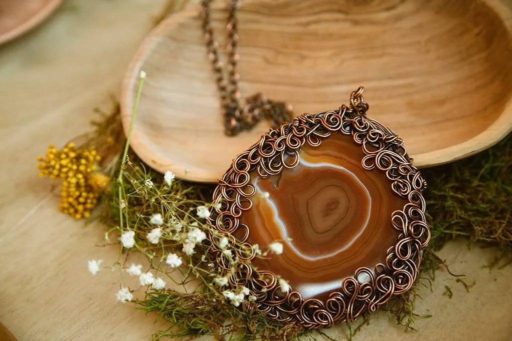 Lady Pendant Amber Agate Necklace