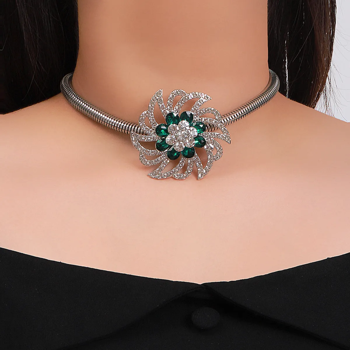 Zircon Hollow Flower Collarbone Chain Necklace with European and American Design